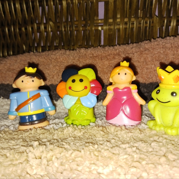 Frog princess finger puppets - Picture 2 of 3